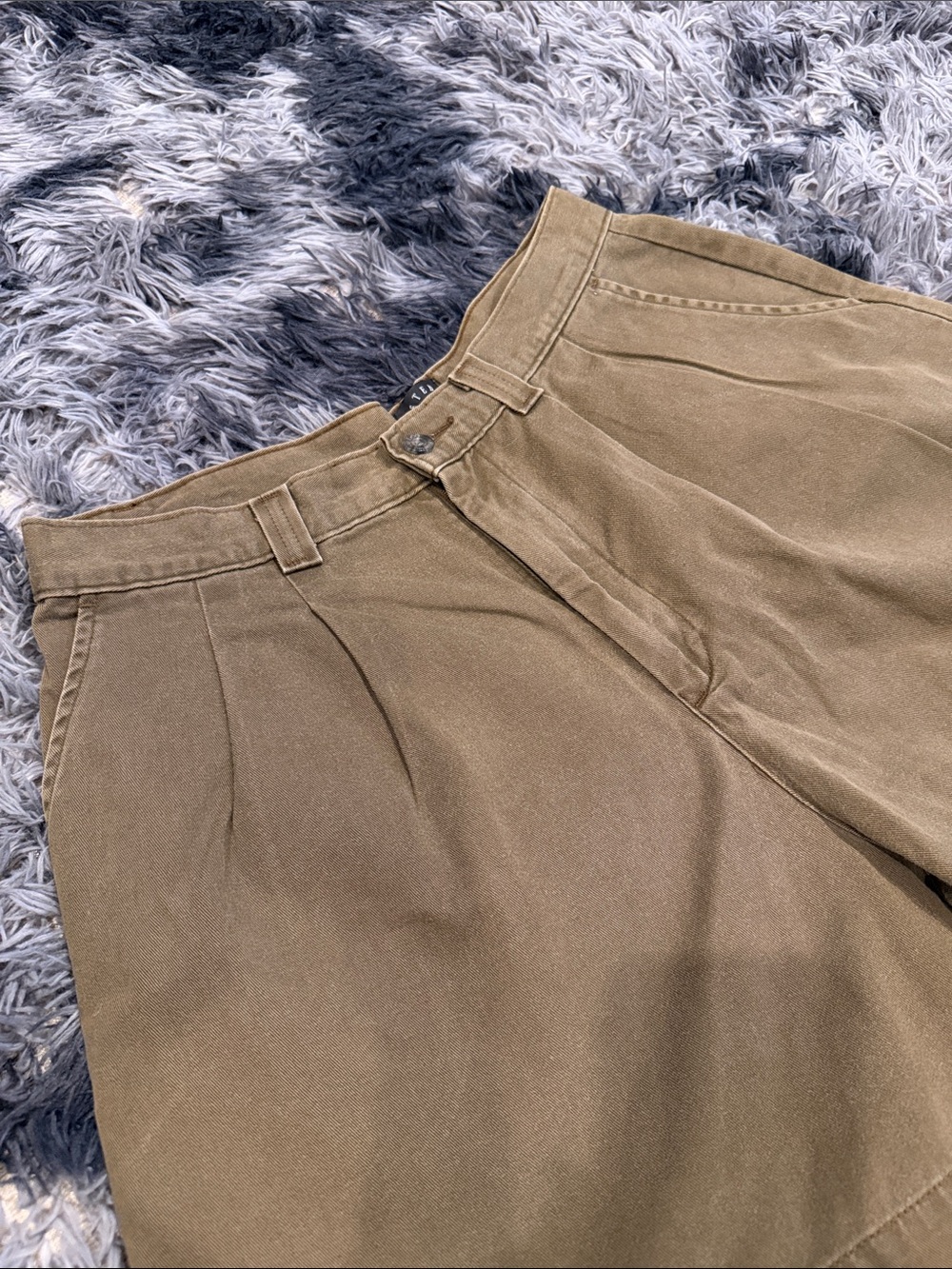 High-Rise Pleated Bermuda Shorts in Olive - Picture 2 of 5